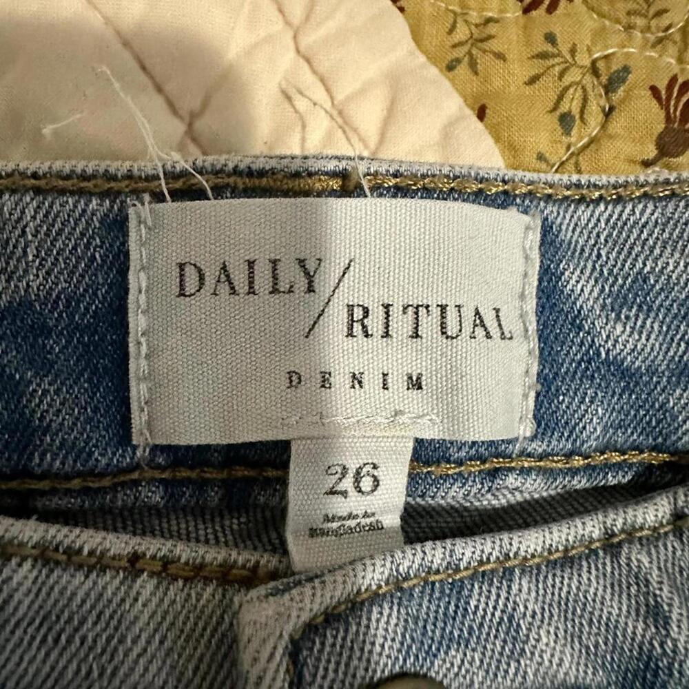 Light wash high-waisted straight leg jeans - Picture 3 of 5
